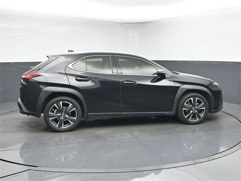 Used 2019 Lexus UX 200 image 8