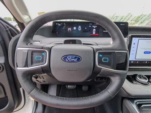 Used 2025 Ford Expedition Active AWD/4WD image 21