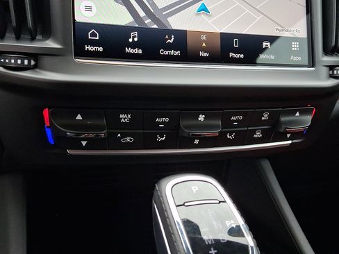Certified 2023 Maserati Levante GT AWD/4WD image 16