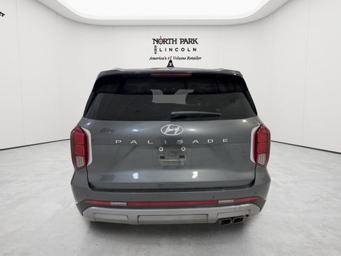 Used 2024 Hyundai Palisade Limited FWD image 4