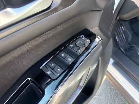 Used 2025 Nissan Pathfinder SL FWD image 10