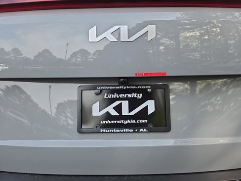 New 2026 Kia Carnival EX FWD image 10