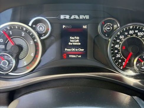 Used 2024 RAM 2500 Big Horn w/ Sport Appearance Package image 17