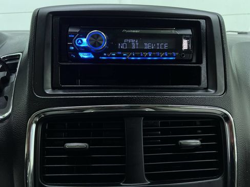Used 2011 Dodge Grand Caravan Crew w/ Entertainment Group 1 FWD image 21