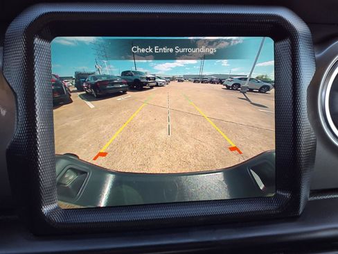 Used 2023 Jeep Gladiator Overland AWD/4WD image 6
