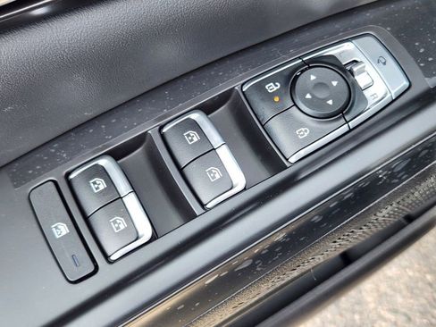 Certified 2025 Kia Carnival SX image 11