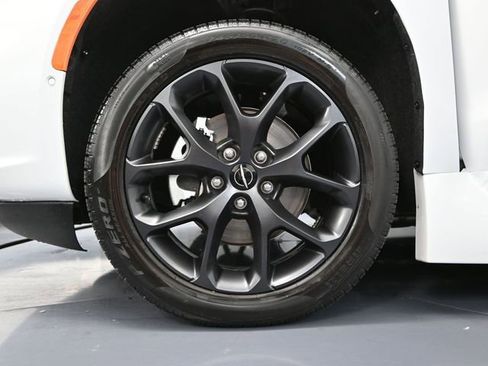 Used 2022 Chrysler Pacifica Touring-L w/ Uconnect Theater Family Group image 20