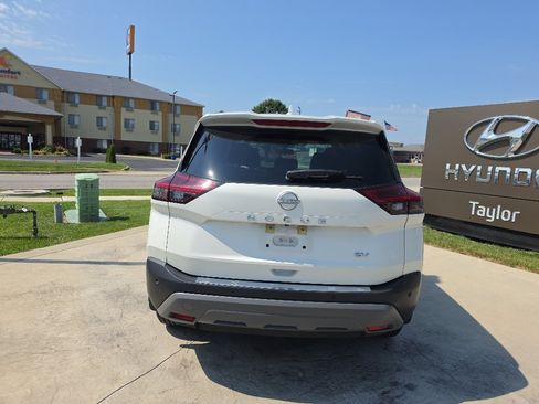 Used 2023 Nissan Rogue SV FWD image 6