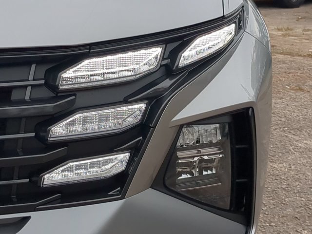 Certified 2025 Hyundai Tucson SE FWD image 10