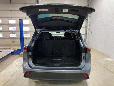 Used 2024 Toyota Highlander XLE image 16