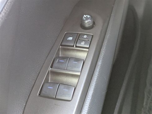 Used 2023 Toyota Camry SE image 21