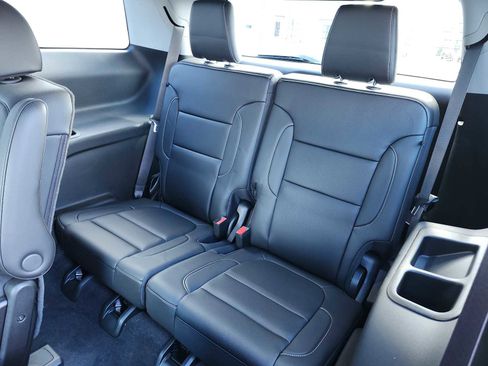 Used 2023 GMC Acadia SLT image 16