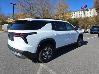 Used 2025 Chevrolet Traverse LT