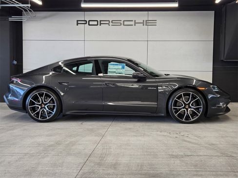Used 2025 Porsche Taycan image 29