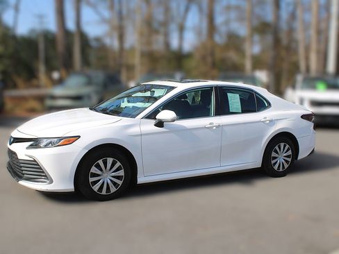 Used 2023 Toyota Camry LE image 4