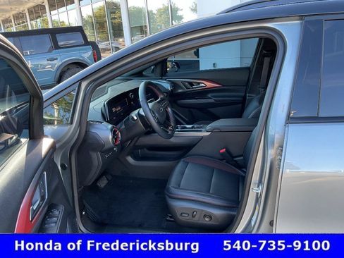 Used 2024 Chevrolet Equinox EV RS FWD image 28