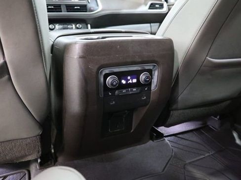 Used 2021 Chevrolet Tahoe Z71 w/ Z71 Signature Package AWD/4WD image 32