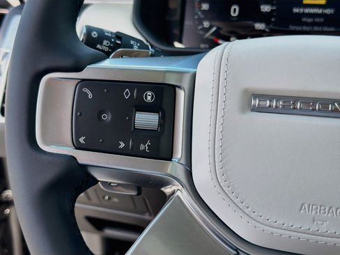 New 2026 Land Rover Discovery Limited Edition AWD/4WD image 39