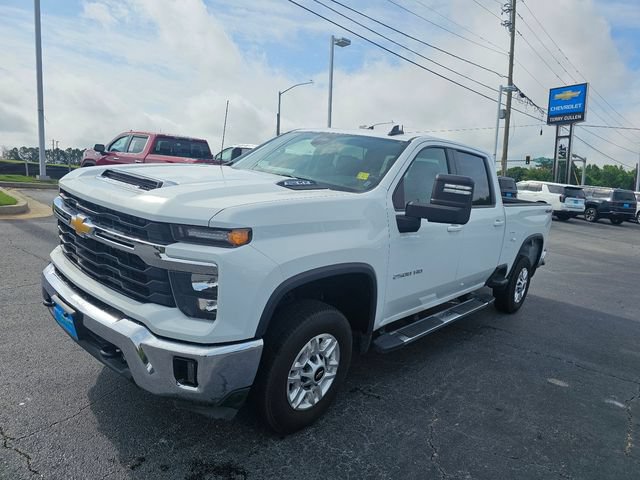 Used 2025 Chevrolet Silverado 2500 LT w/ Convenience Package AWD/4WD image 4