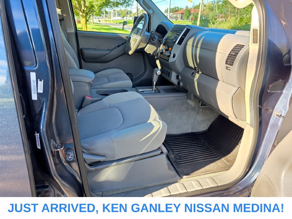 Used 2013 Nissan Frontier SV w/ SV Value Truck Pkg AWD/4WD image 22