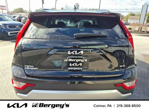 Used 2023 Kia Niro EX image 6