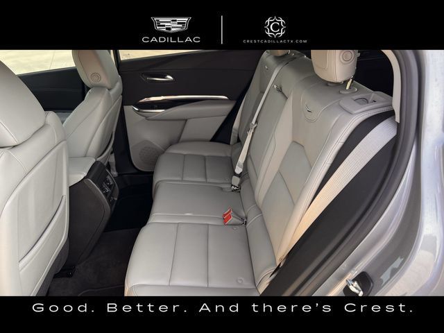 Used 2023 Cadillac XT4 Luxury w/ Cold Weather Package FWD image 31