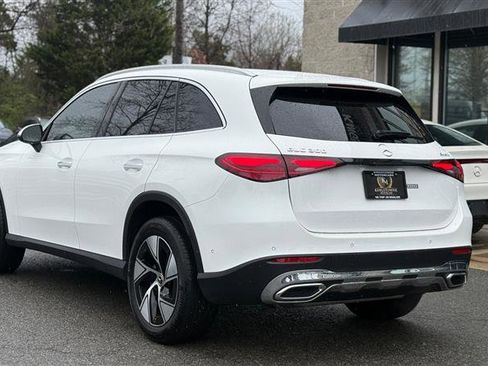 Used 2024 Mercedes-Benz GLC 300 4MATIC image 3