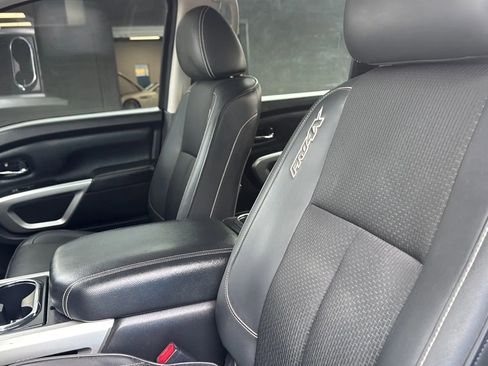 Used 2019 Nissan Titan PRO-4X AWD/4WD image 14