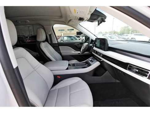 Used 2025 Lincoln Aviator 2WD image 29