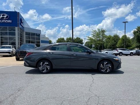 Certified 2025 Hyundai Elantra Sport image 8