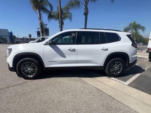 Used 2025 GMC Acadia Elevation image 5
