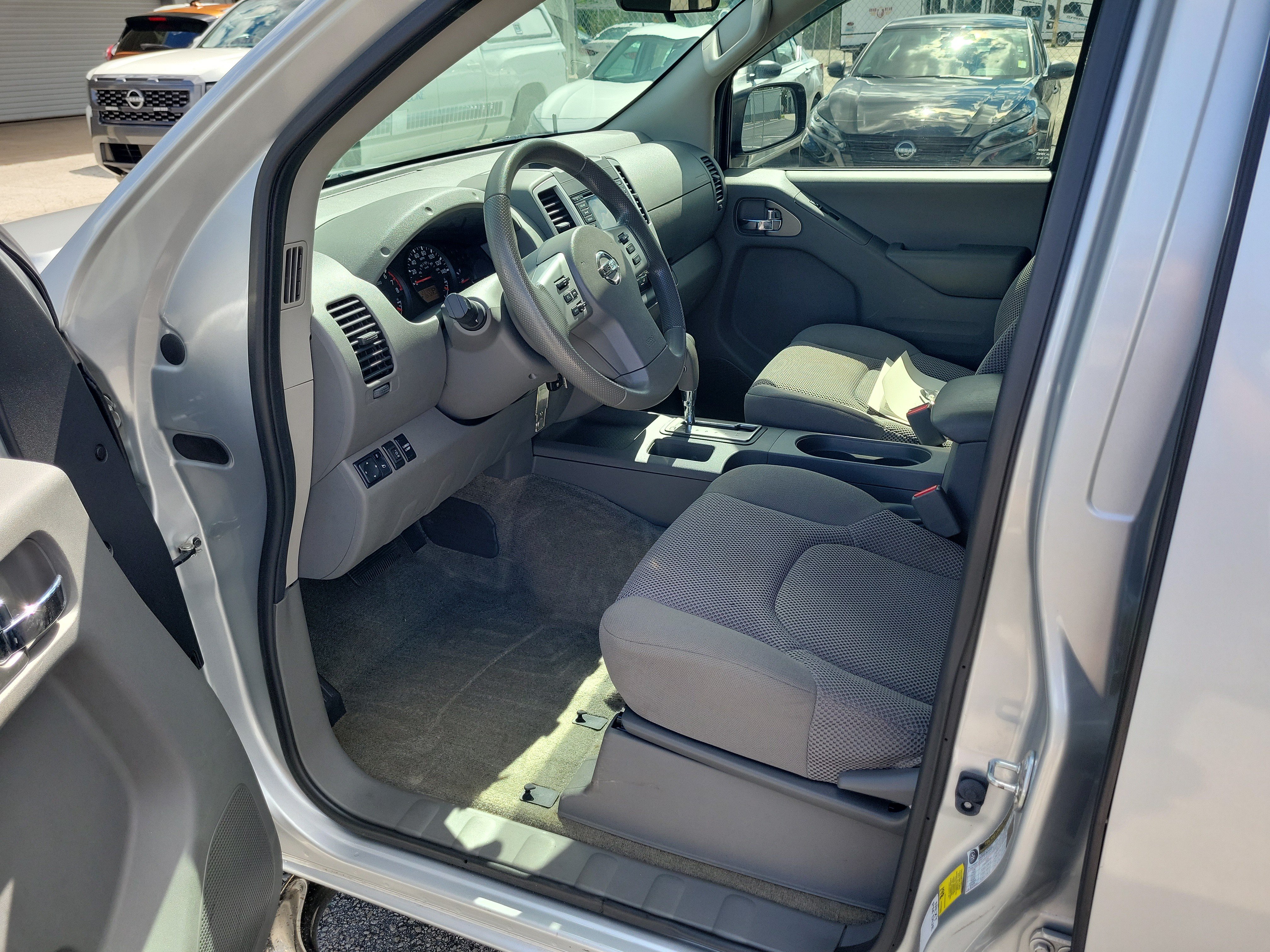 Certified 2018 Nissan Frontier SV RWD image 11