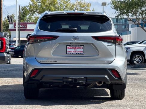 Certified 2025 Toyota Highlander XLE AWD/4WD image 4
