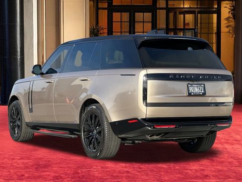 Used 2024 Land Rover Range Rover Long Wheelbase Autobiography image 4