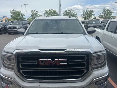 Used 2017 GMC Sierra 1500 SLE w/ SLE Value Package AWD/4WD image 2