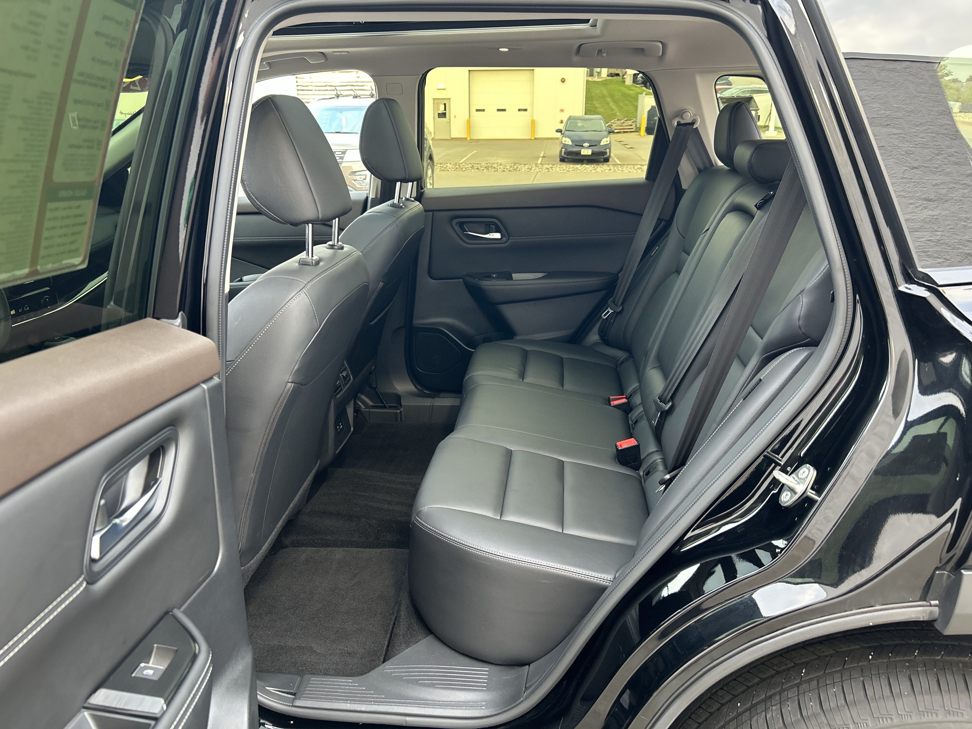 Used 2023 Nissan Rogue SL AWD/4WD image 17