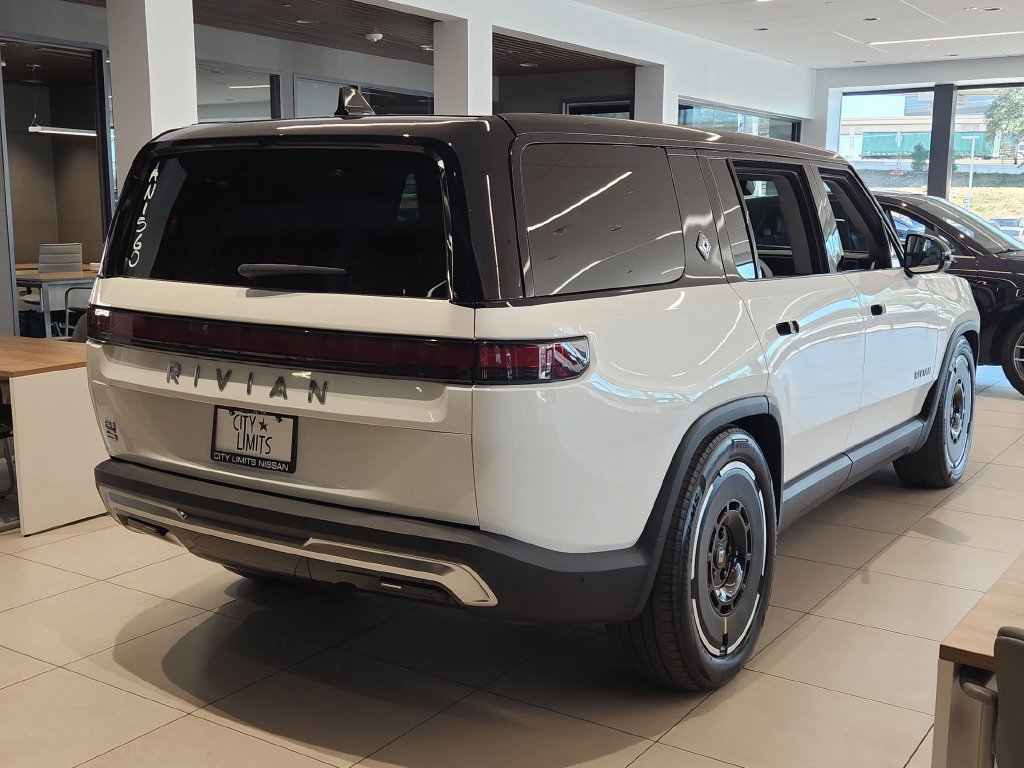 Used 2025 Rivian R1S Adventure Dual AWD/4WD image 7