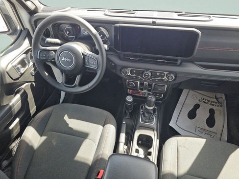 Used 2025 Jeep Wrangler Unlimited Rubicon AWD/4WD image 27