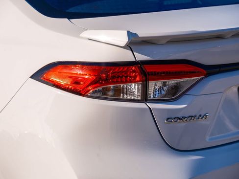 Certified 2025 Toyota Corolla SE w/ Convenience Package FWD image 7