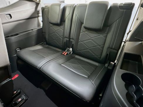 Used 2025 Volkswagen Atlas SE image 27