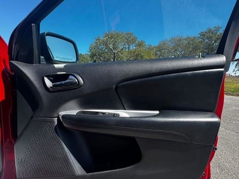 Used 2020 Dodge Journey SE w/ SE Popular Equipment Group image 13