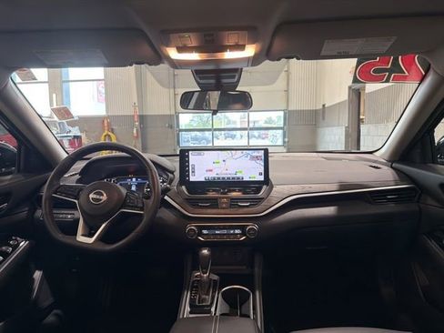 Used 2025 Nissan Altima 2.5 SL AWD/4WD image 13