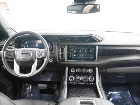 Used 2023 GMC Yukon Denali AWD/4WD image 18