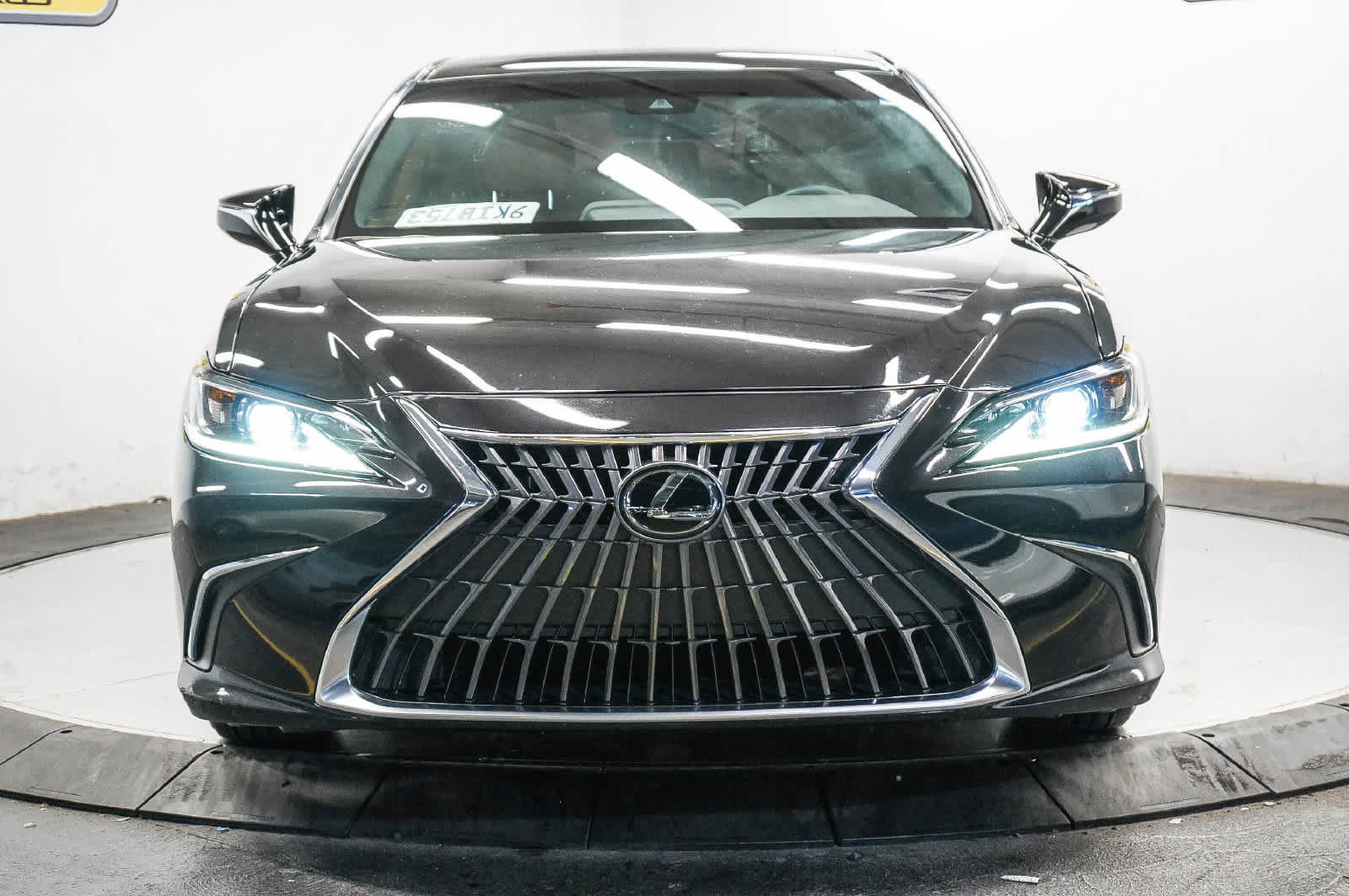 Used 2024 Lexus ES 350 w/ Accessory Package (Z2) FWD image 2