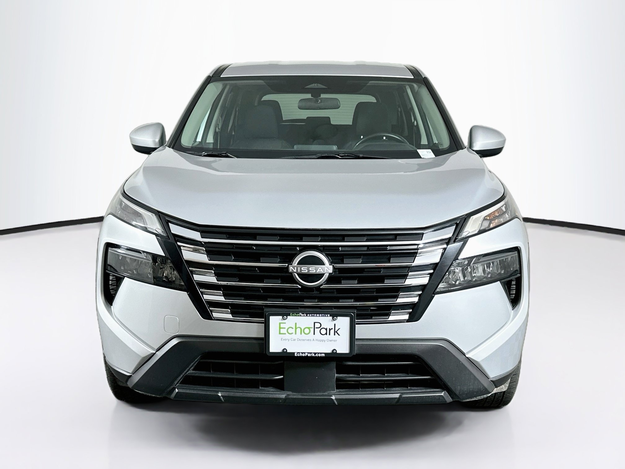 Used 2025 Nissan Rogue SV FWD image 2