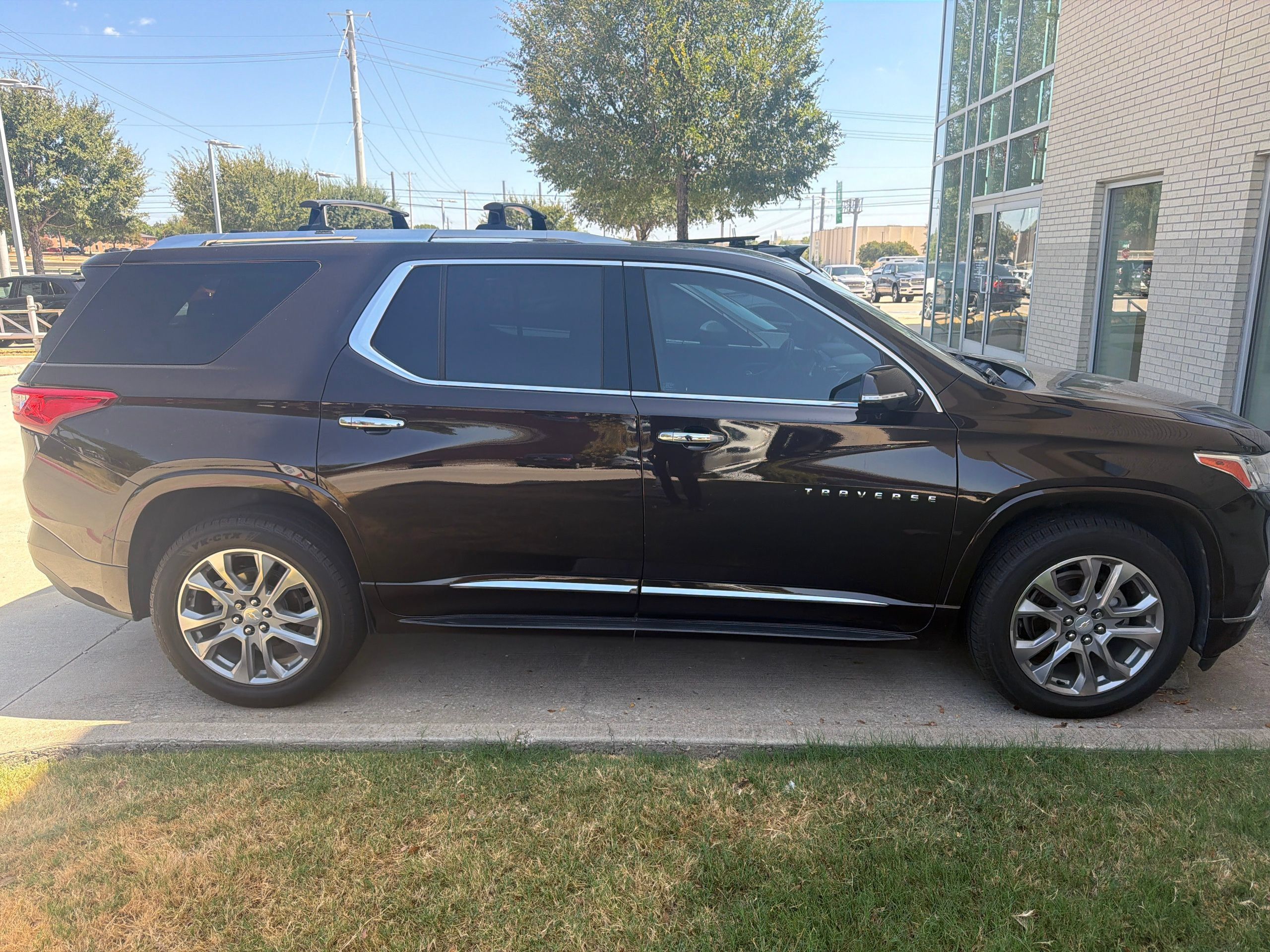 Used 2018 Chevrolet Traverse Premier w/ LPO, 'HIT The Road' Package FWD image 1