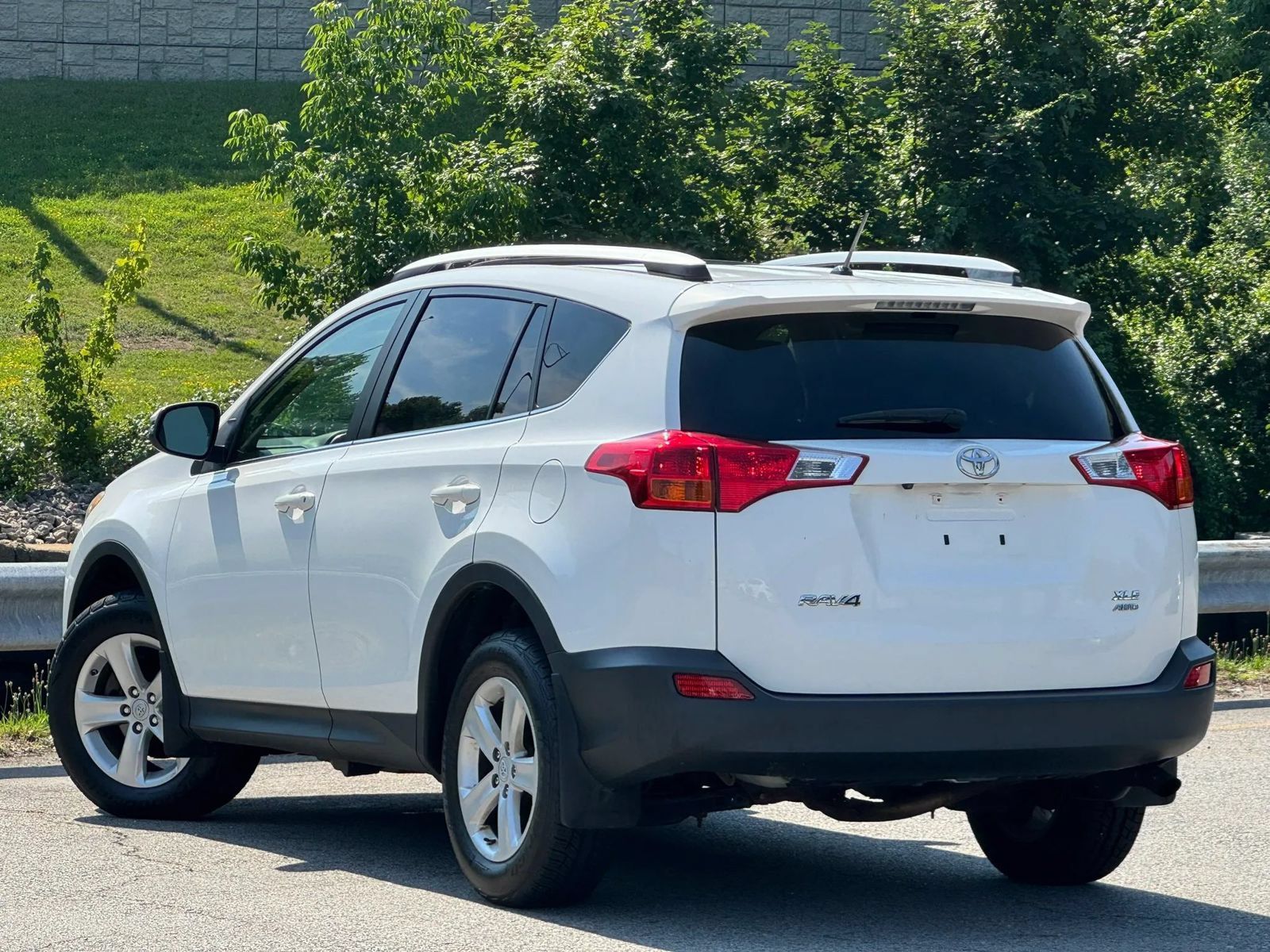Used 2013 Toyota RAV4 XLE AWD/4WD image 6