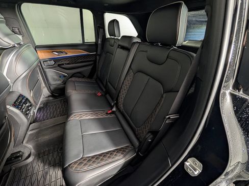 Used 2025 Jeep Grand Cherokee Summit AWD/4WD image 24