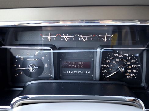 Used 2014 Lincoln Navigator 2WD image 8