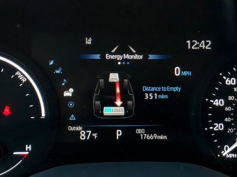 Used 2026 Toyota Sienna XLE FWD image 38
